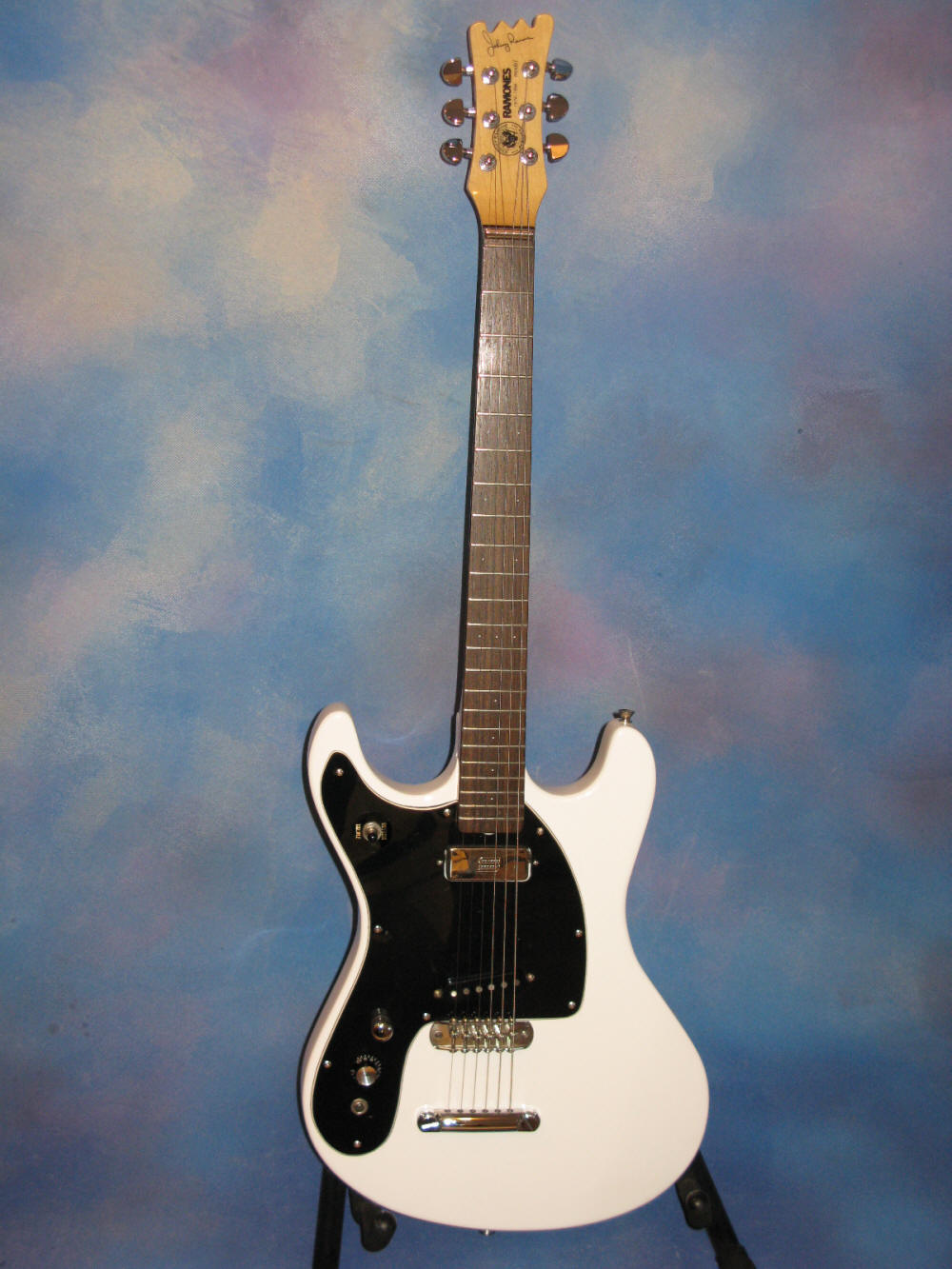 Awesome lefty Mosrite Johnny Ramone Model Real cool piece and kinda 